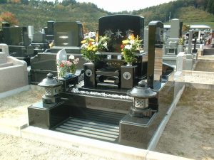 横型墓石（仙台市内、いずみ墓園）