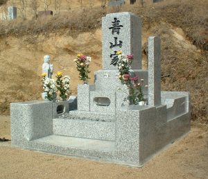 和型墓石２重台（仙台市内、東泉寺）
