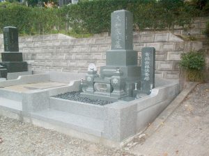 和型墓石（仙台市内、東泉寺）