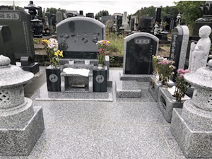 洋型墓石（加美郡色麻町、大村墓地）