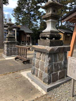 リフォーム前（神社の灯篭修復）3月の地震で倒れ交換