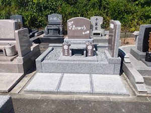 洋型墓石（加美町内、熊野霊園）