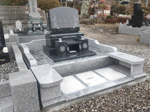 横型墓石（仙台市内、東泉寺）