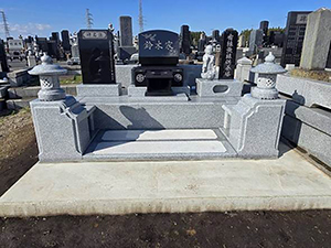 洋型墓石（加美町内、上狼塚墓地）