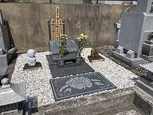 洋型墓石（大崎市内、光明寺）