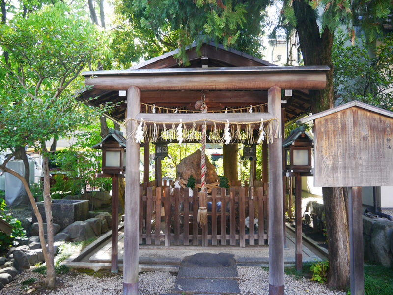 石の神様訪問記④ 岩上神社